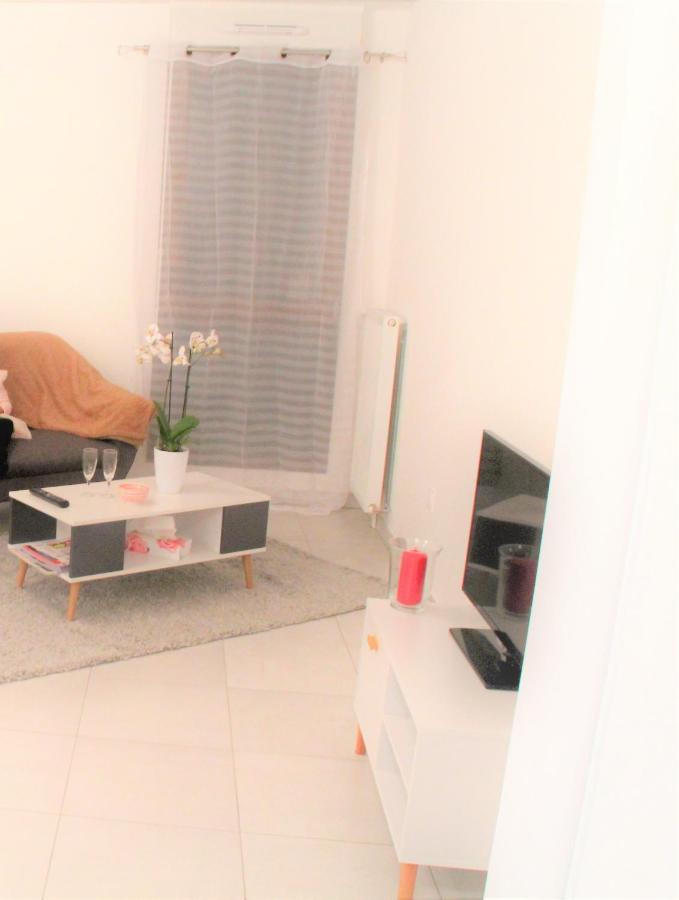 Appartement Tout Equipe, Cosy Сен-Дені Екстер'єр фото